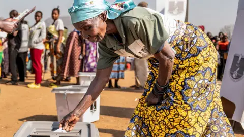 Malawians Brace for Presidential Poll Results Amid Economic Hardship