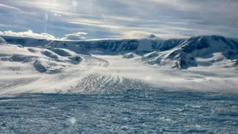 Unraveling the Mystery of Hektoria Glacier's Rapid Retreat