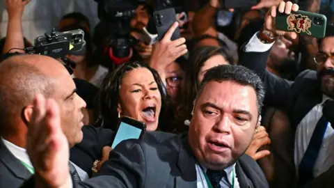 Turbulence in Brazilian Congress: Legislation Aiming to Reduce Bolsonaro's Prison Sentence Sparks Outrage