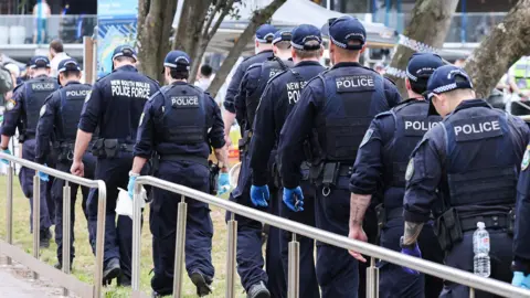 NSW Premier Defends Police Response Amid Bondi Beach Shooting Controversy