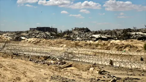 Defiance from Gaza City: Residents Stand Their Ground Amid Evacuations