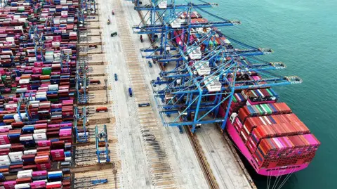 China Responds to US Tariff Threat, Accusing It of Double Standards