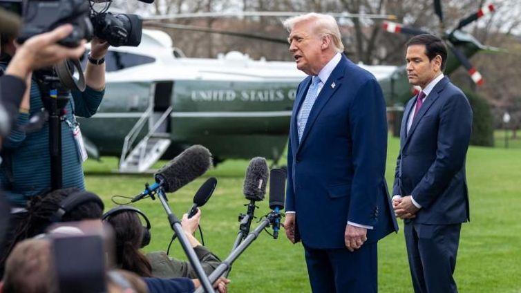 Press Freedom Under Fire: Trump Administration Bans Major Media from the White House