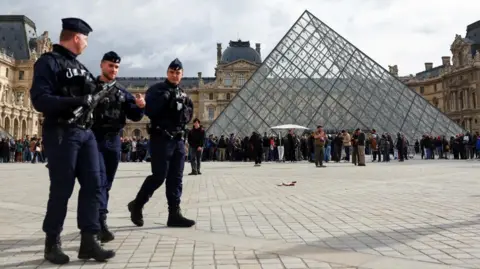 Investigations Deepen: Four More Arrests in Louvre Heist