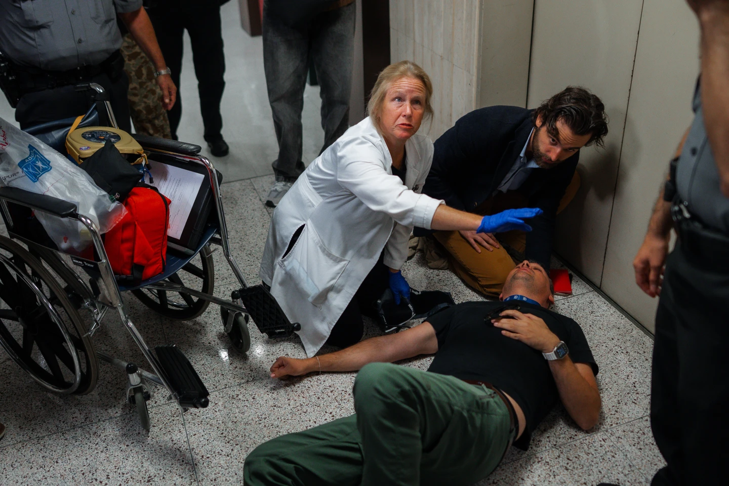 Federal Agents Clash with Journalists Outside New York Immigration Court