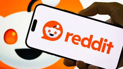 Australia Expands Social Media Ban to Include Reddit for Under-16s