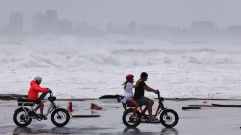 Critical Climate Report Warns of Imminent Threats to Coastal Australians