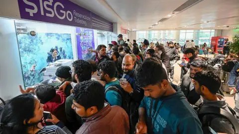 IndiGo Airlines Faces Major Flight Cancellations Amidst Travel Peak in India