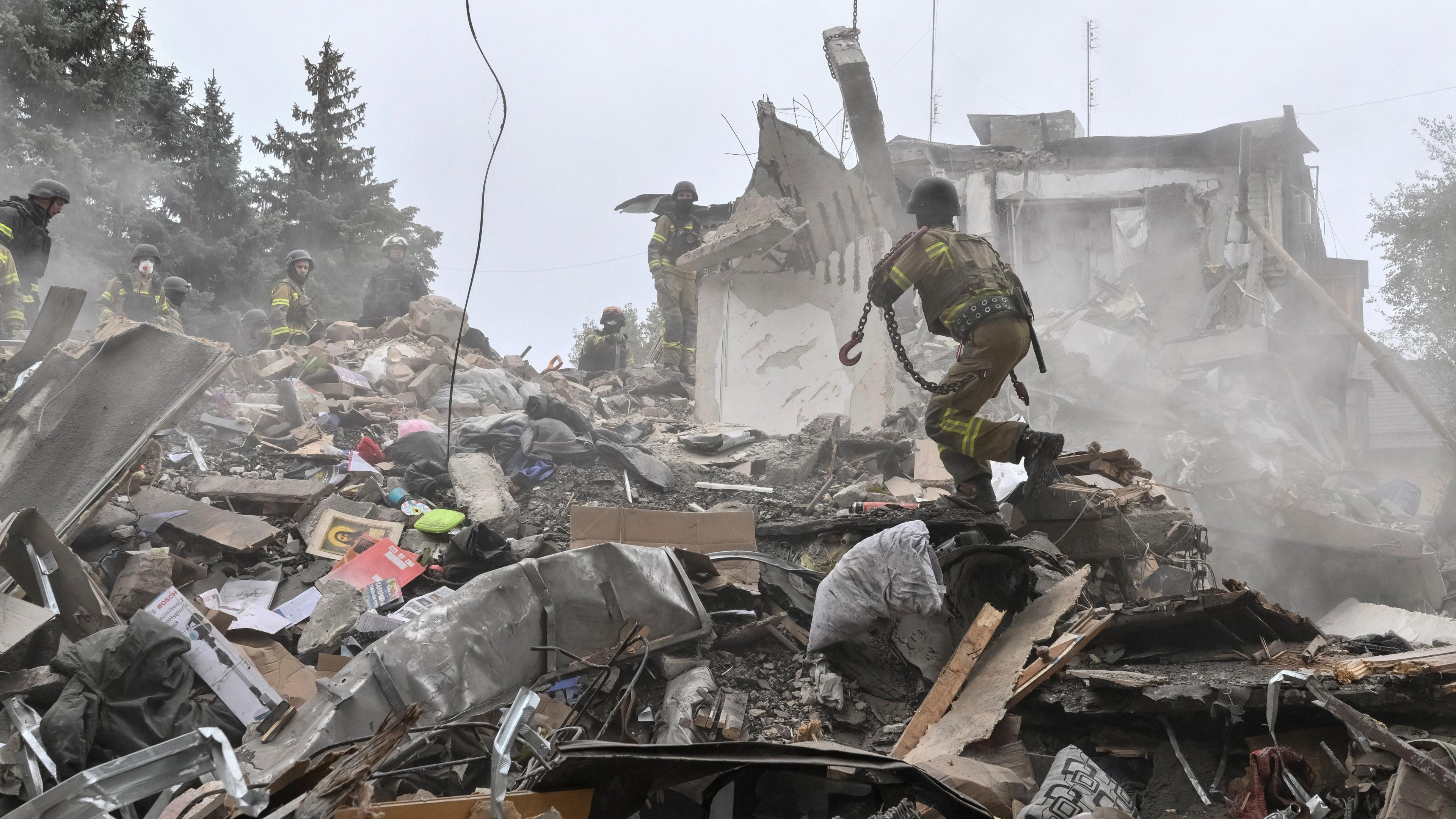 Zaporizhzhia Gutted: Glide‑Bomb Strike Morbifies Lives and Cultural Memory