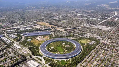 Concerns Mount Over Potential AI Bubble Bursting in Silicon Valley