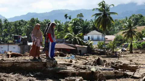 Devastating Floods in Indonesia: Over 500 Lives Lost and 1.4 Million Affected