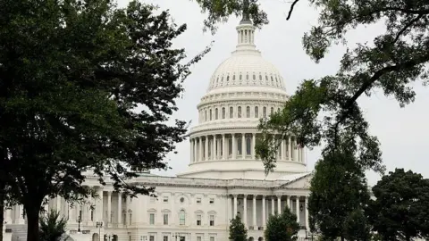 Political Impasse Threatens US Government Shutdown as Both Parties Dig In