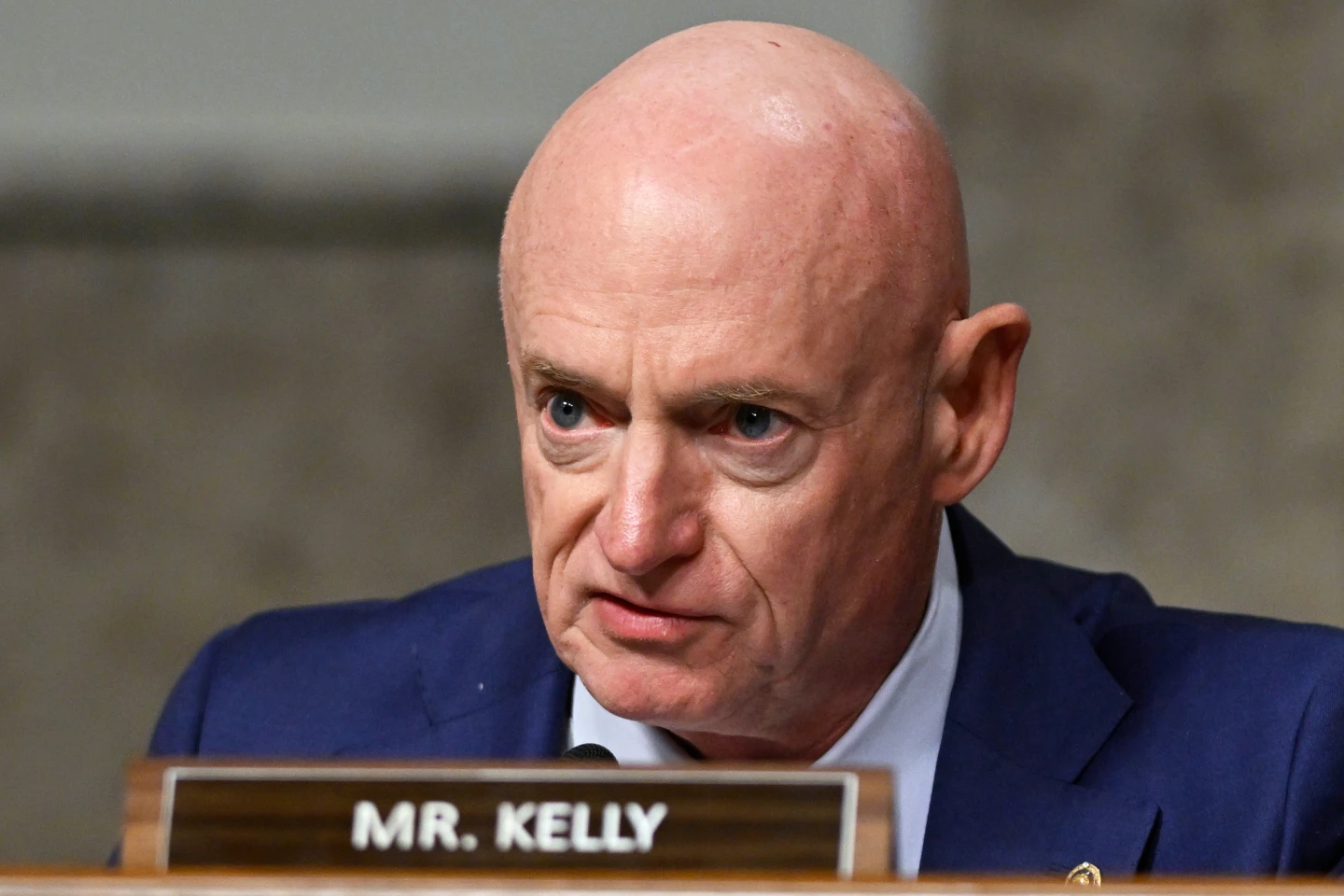 Legal Experts Question Pentagon's Investigation of Senator Kelly Over Speech