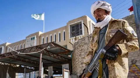 Escalating Tensions: Border Conflict Flares Between Pakistan and Afghanistan