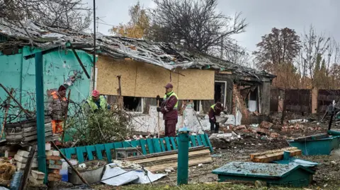 Challenges in Diplomatic Negotiations: Trump, Putin, and the Ongoing Conflict in Ukraine