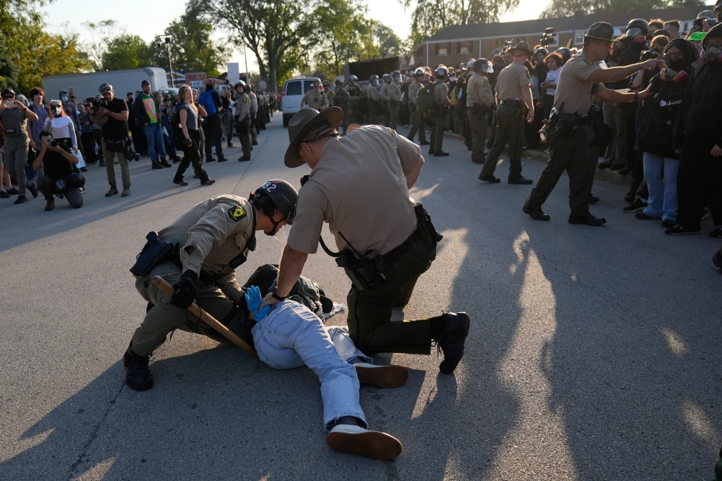 Protests Intensify Against Immigration Enforcement in Broadview, Illinois