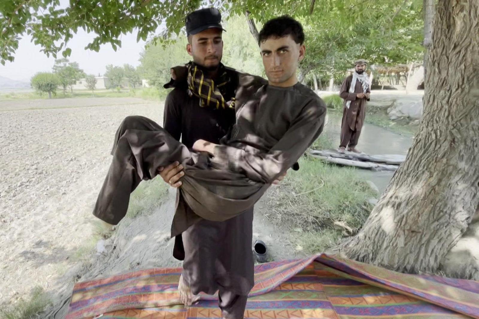 Afghan Migrants Beaten by Turkish Guards, Suffer Amputations in Harsh Winter