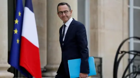 France's Retreat from Migrant Boat Interception: Implications of Political Turmoil