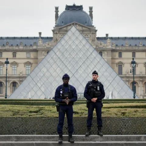 France's Art Heist: The Countdown to Retrieve Stolen Jewels from the Louvre