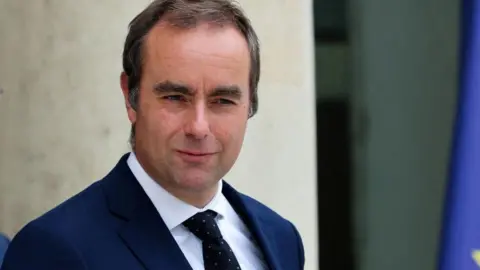 French Prime Minister Sébastien Lecornu Resigns Amid Political Turmoil