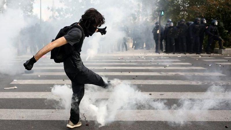 Smoke and Silence: Indigenous Wisdom Seeks to Heal France’s School Protests