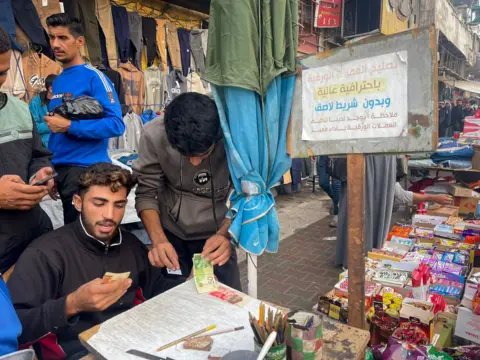 Gaza's Economic Resilience: Hand-Repairing Banknotes Amid Financial Crisis