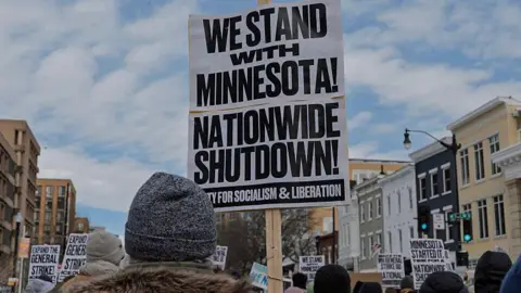 Intensified Negotiations to Prevent Federal Shutdown Amid Minneapolis Shooting Fallout