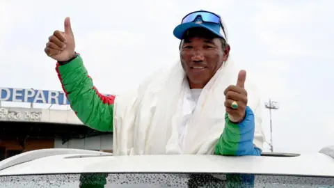 Celebrating Mountaineering Legends: Kami Rita and Lhakpa Sherpa Break Everest Records