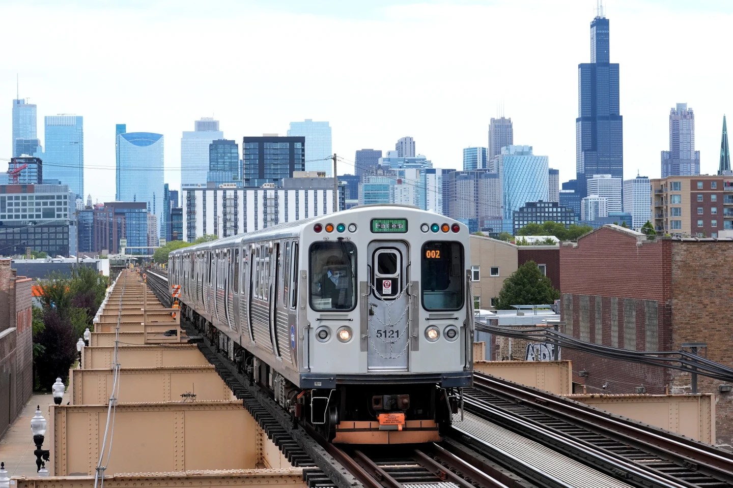 Federal Funding Freeze Impacts Chicago's Public Transport Projects