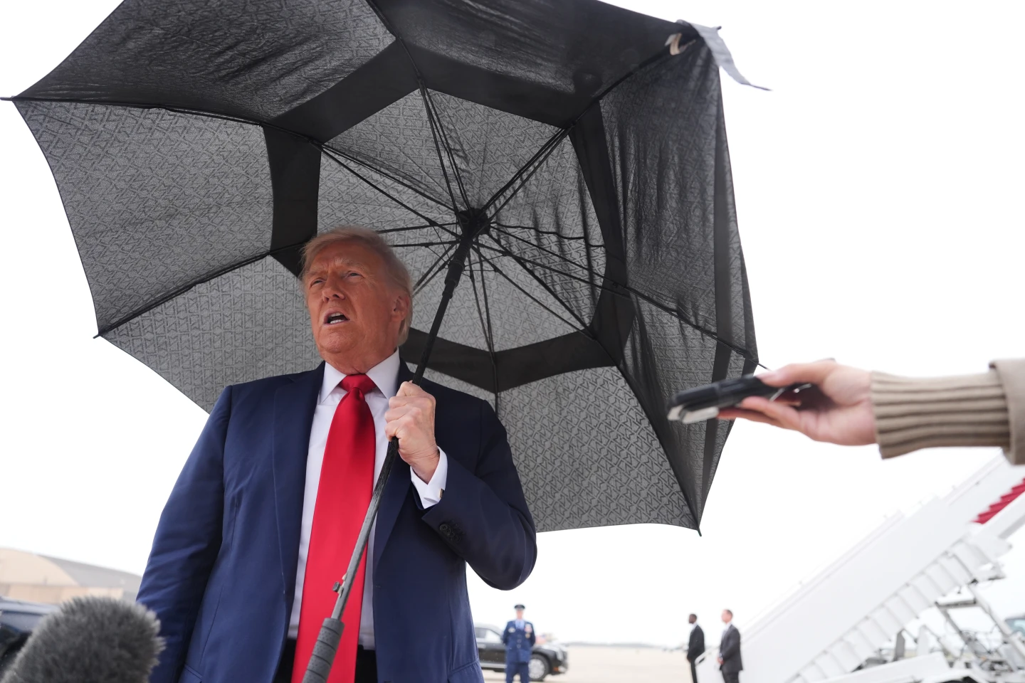 Trump Threatens Increase of Military Support to Ukraine in Response to Russian Aggression