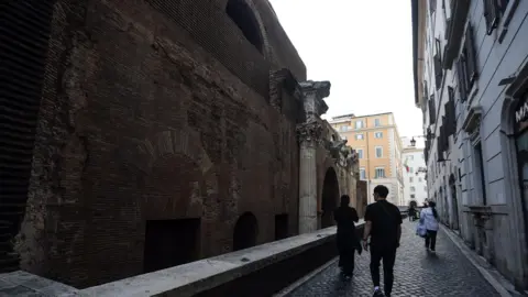 Tragic Incident at Pantheon: Japanese Tourist Falls to His Death