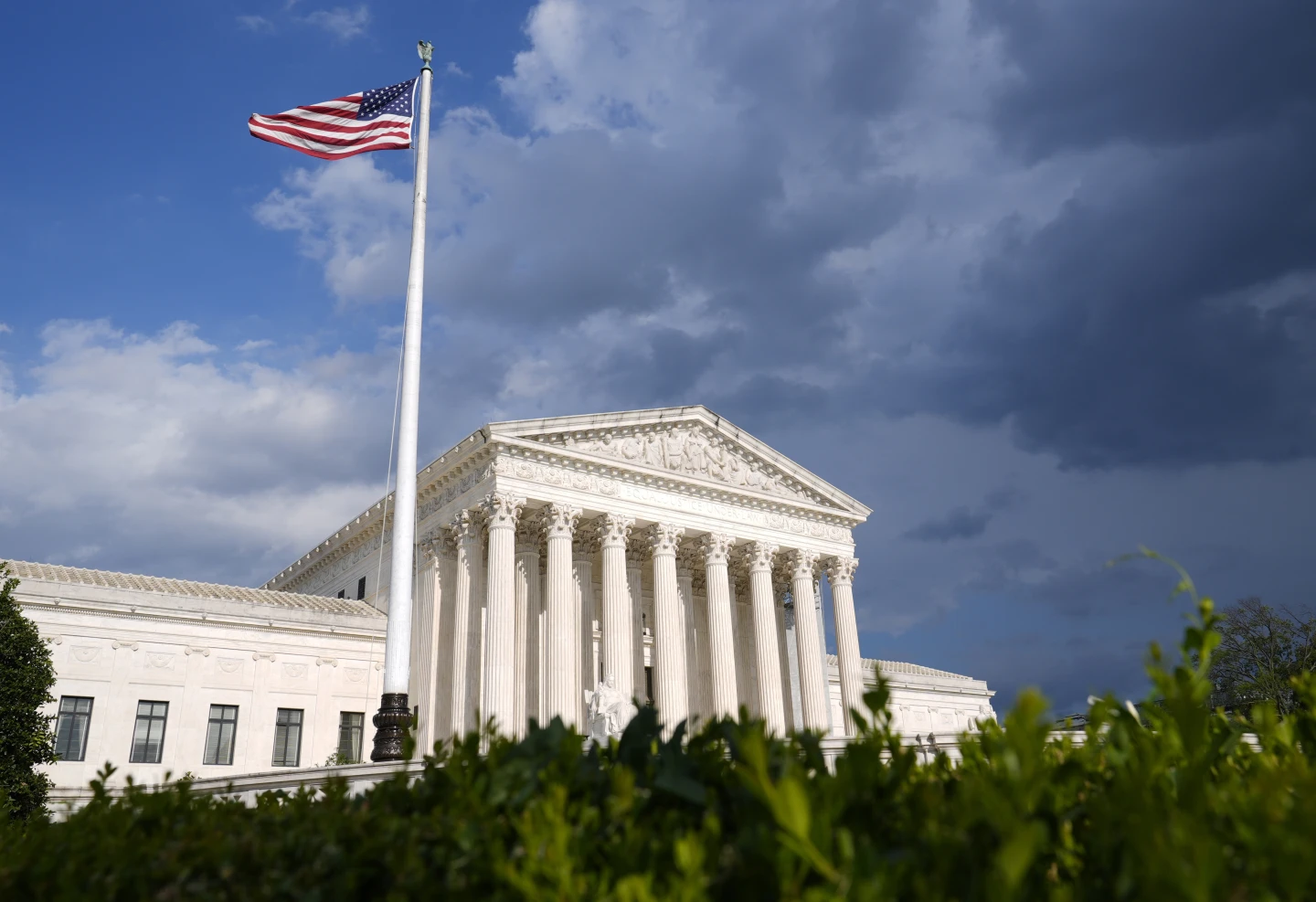 Supreme Court Opens New Term Focusing on Trump’s Executive Power and Rights Issues